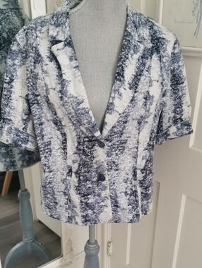 Women's Short Sleeve Careerwear Casual Office Blue Marble Button Blazer. Size M
